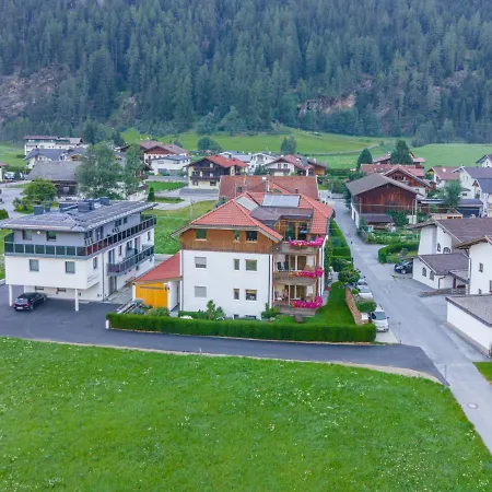 Vier Jahreszeiten Längenfeld